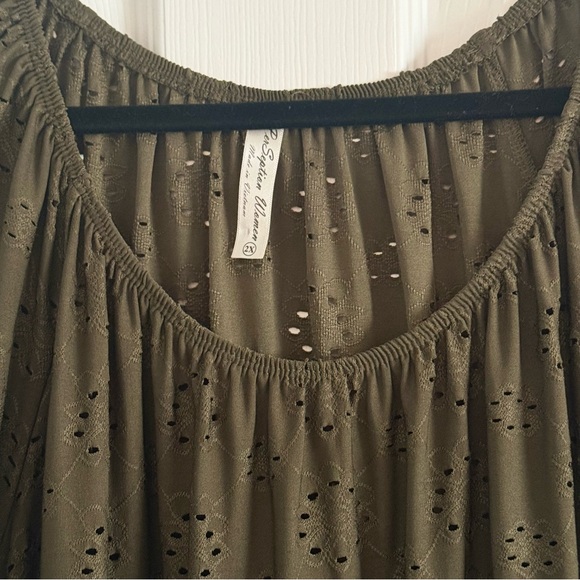 ☘️ 3 for $17 ☘️ PerSeption Women Dark Olive Green Eyelit Ruffle Top - Picture 3 of 8
